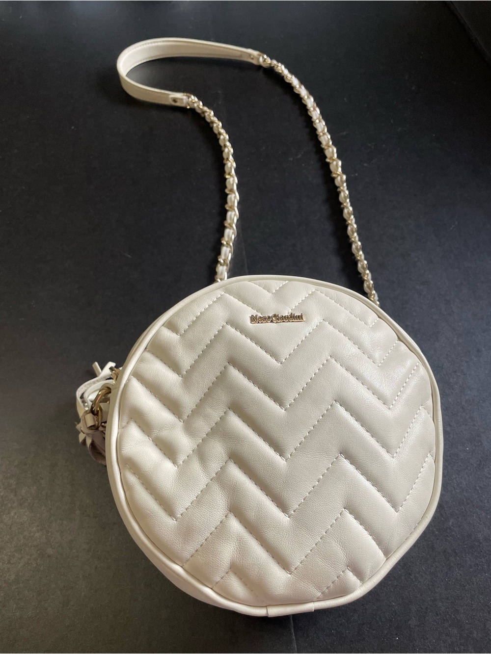 Nero Giardini Cream Quilted Round Crossbody with Gold Chain
